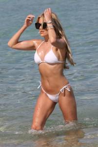 Sylvie Meis â€“ Stunning Toned Body in Small Bikini on the Beach in Saint Tropez-27mufv15lh.jpg