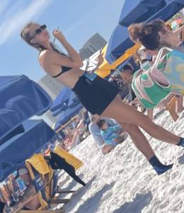 Beach Waitress Candids - Summer Season Slutt7mvdoosmz.jpg