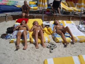 Amateur young ladies on vacation together-m7mv8om6dq.jpg