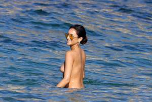 Shay-Mitchell-Topless-On-The-Beach-In-Mykonos%2C-Greece-l7mvkpgvig.jpg