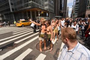 2020.08.28 Naked Protest Demonstration Public Nudes Worldwidem7mvwifaoi.jpg