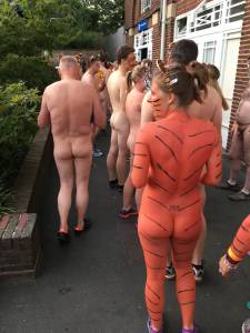 Naked-Zoo-Run-For-Tiger-Project-Public-Nudity-In-The-City-h7mw0gqazg.jpg