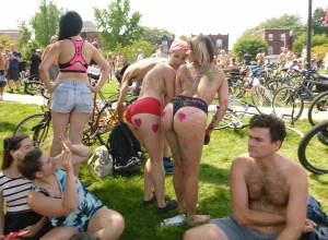 2020.11.10 Naked Bike Ride Worldwide Public Nude In The City [100Pics]-t7mxhp5eor.jpg