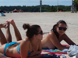 2020.12.16 Czech Bikini Girls Croatian Beach Summer Vacation Topless [190Pics]-47mxfbxk2i.jpg