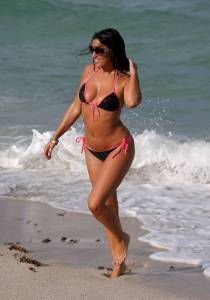 Claudia Romani â€“ Bikini Candids in Miami-77mx3pve7q.jpg