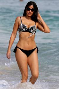 Claudia Romani â€“ Bikini Candids in Miami-q7mx3rqqy4.jpg