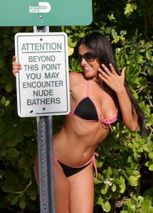 Claudia Romani â€“ Bikini Candids in Miami-d7mx3qp3pn.jpg