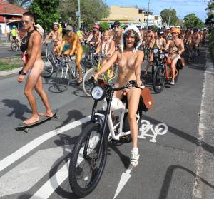 2020.11.27 Naked Bike Ride Worldwide Public Nude In The Cityr7ndw8np4v.jpg