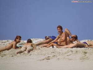 Naked Beach Girls 10-t7nedx8qid.jpg
