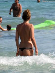 Naked Beach Girls 15-q7nehbhmoh.jpg