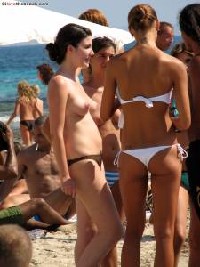 Naked Beach Girls 14-u7nefrhqzv.jpg