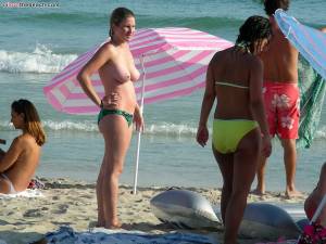 Naked Beach Girls 2-e7nebk3t5p.jpg