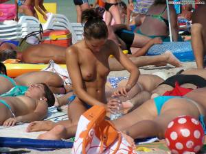 Naked-Beach-Girls-14-w7nefx2hh5.jpg