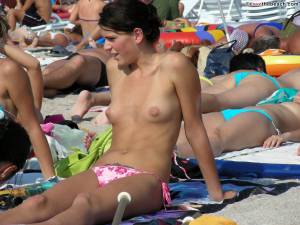 Naked Beach Girls 14-w7nefx3w0n.jpg