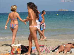Naked Beach Girls 14-j7neft5y2z.jpg