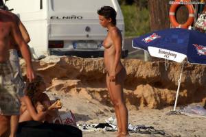 Naked Beach Girls 15-m7negv332r.jpg
