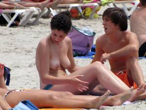 Naked Beach Girls 6-k7nec5n2ia.jpg
