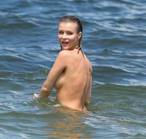 Joanna Krupa â€“ Topless Candids in Miami-d7new45p5t.jpg