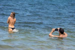 Joanna Krupa â€“ Topless Candids in Miami-d7new42cxx.jpg