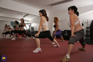 Mature women love to get sweaty in the gym (x419)-y7nfiotw7b.jpg