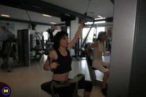 Mature women love to get sweaty in the gym (x419)-w7nf0c5vu5.jpg