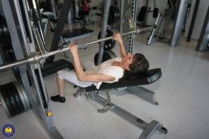 Mature women love to get sweaty in the gym (x419)-h7nfiv515i.jpg