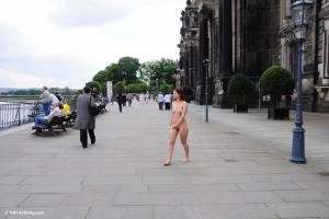 Yatima nude & barefoot in public-67nfms4gwb.jpg
