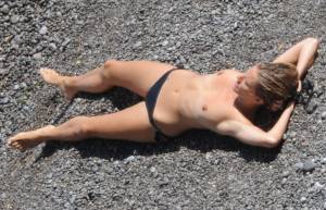 Sienna Miller - Topless at the Beach-t7ng2830ub.jpg