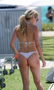 Lindsey Pelas â€“ Bikini Candids in Miami-17nguivncm.jpg