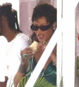 Rihanna-2021-Singer-Celebrity-Collection-c7nhd805yk.jpg