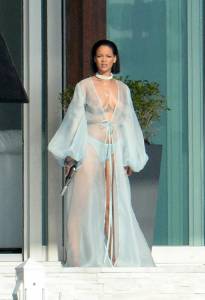 Rihanna-2021-Singer-Celebrity-Collection-47nhd37y63.jpg