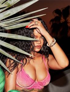 Rihanna-2021-Singer-Celebrity-Collection-f7nhd9d1ur.jpg