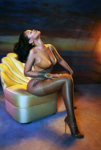 Rihanna 2021 Singer Celebrity Collection-q7nhd5ahm4.jpg