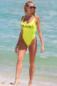 Vicky Xipolitakis â€“ Swimsuit Candids in Miami-i7nhh90om6.jpg