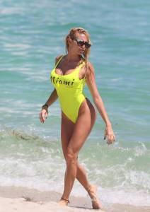 Vicky Xipolitakis â€“ Swimsuit Candids in Miami-j7nhh9fymo.jpg