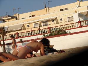 Dangerous Spying Topless Teens On The Beach-17nhqgroku.jpg