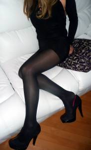 Blonde in black skirt and black seemless PH-y7ni7korfe.jpg