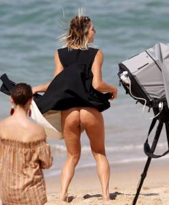 Ashley Hart â€“ Topless Candids in Sydney (NSFW)a7niqpaswg.jpg