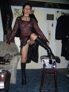 Goth amateur girlfriend-b7nivq9g5g.jpg