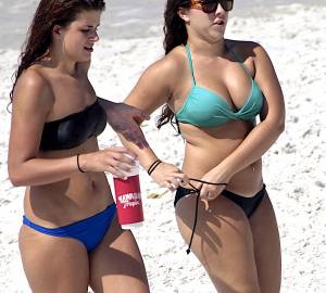 Hot beach ladies voyeur spying-w7niv0g04x.jpg