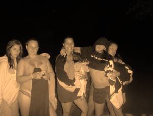 Night Swimming Girls (65 foto)-i7n0eabsso.jpg