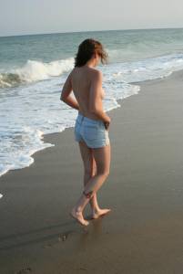 Girlfriend on the Beach 75+ pics-a7n00hevep.jpg