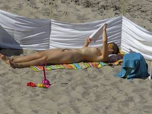 Nude-beaches-and-resorts-in-France-77n0isgbj0.jpg