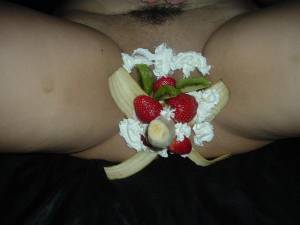 Chubby wife takes banana in pussy (34 foto)-67n096d0lj.jpg