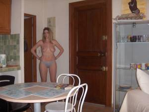 Cute Blonde shows her Naked Body (30pics)-x7n0o8chbm.jpg