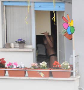 Italian girl next door - spying-e7n0pk20ma.jpg