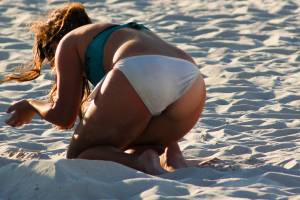 Beach Voyeur - Teen in white bottom.. oh myd7n0pfbo4r.jpg
