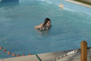 Schoolgirl-Nippleslip-In-Swimming-Pool-%28Friend-of-my-sister%29-07n0ppo2jk.jpg