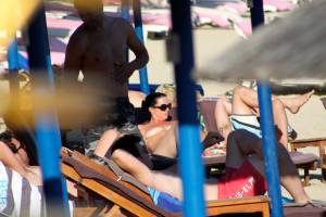 Babe-caught-topless-in-Ornos-beach%2C-Mykonos-d7n0mh0okc.jpg