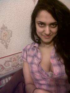 Hot N Sexy Indian Lady Shows her her sexy boobs x16-j7n1stob43.jpg